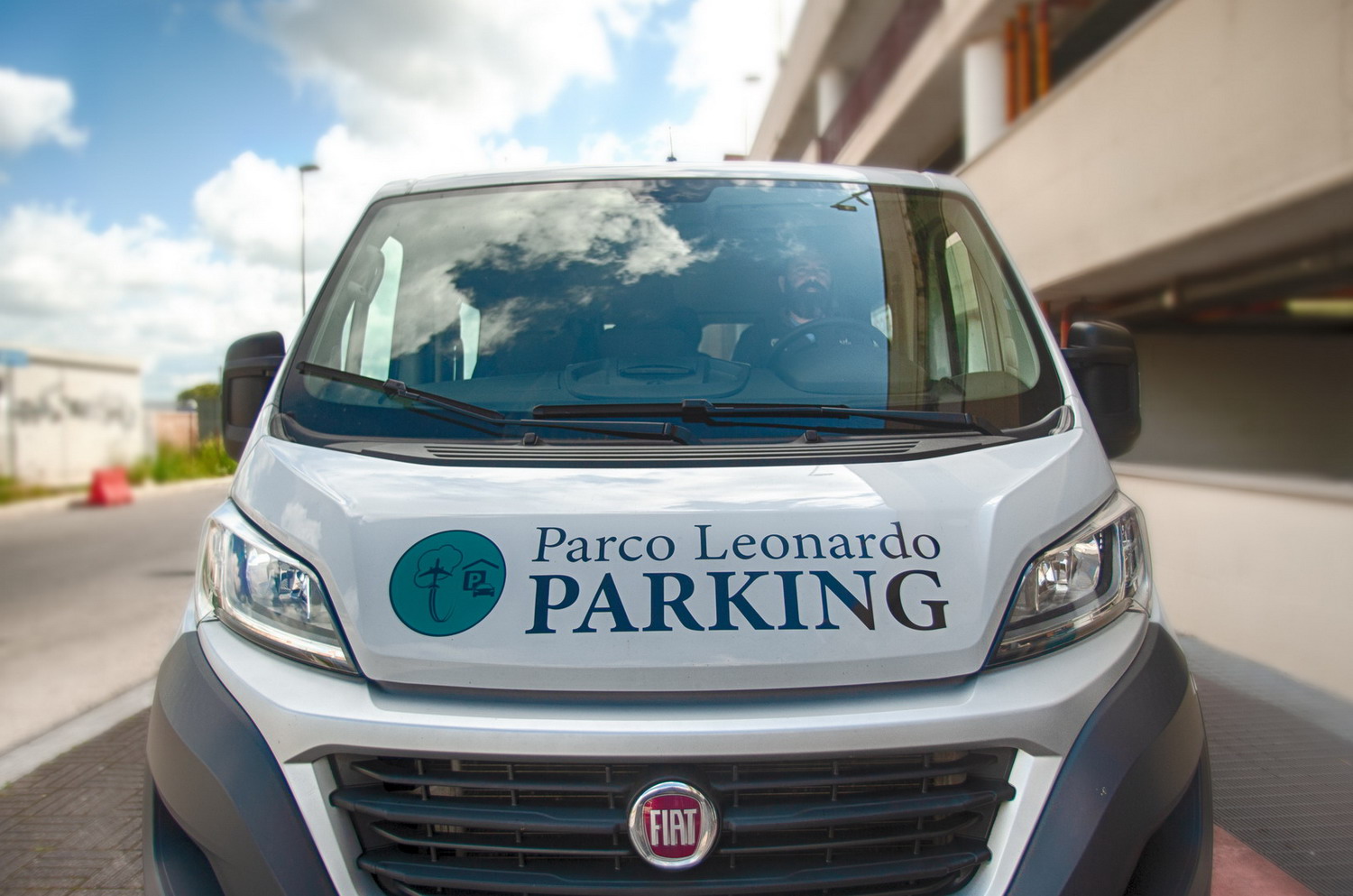 Home Park 51 Parco Leonardo Parking