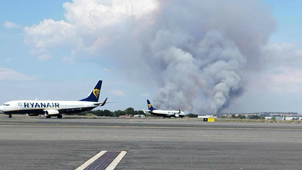 Incendio sulla Roma-Fiumicino: viabilità in difficoltà e servizio navetta Park51 temporaneamente sospeso
